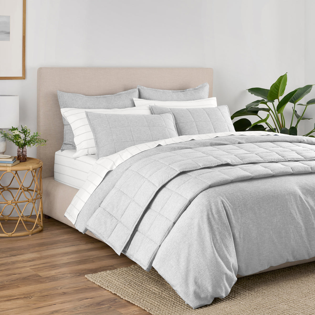 Linen Eucalyptus Duvet Set In Glacier On Bed