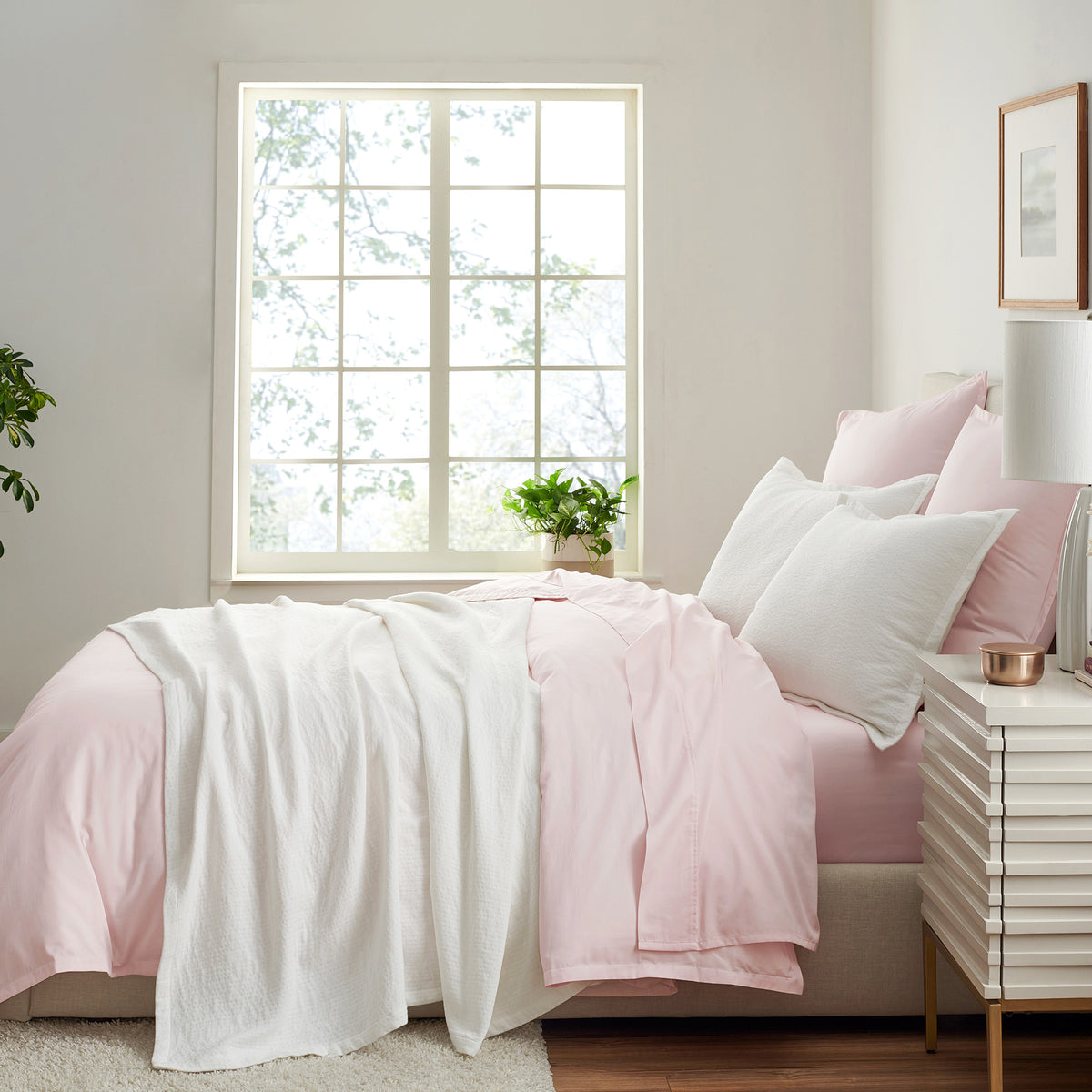 organic-morganic matelasse blanket white lifestyleatelasse-blanket-white-lifestyle