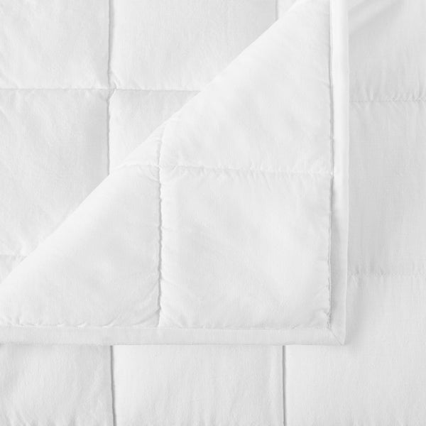 white linen eucalyptus box quilt blanket detail