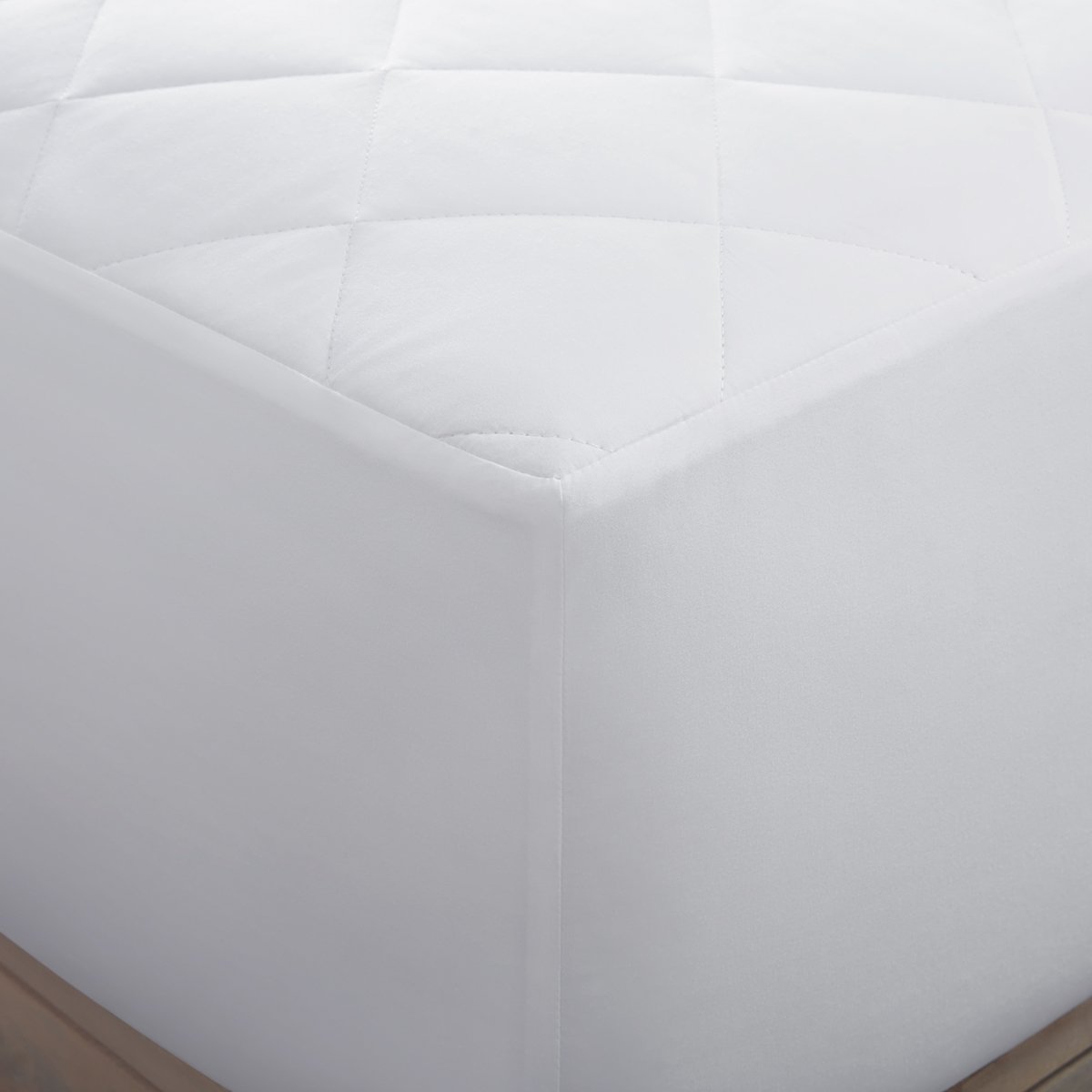 https://underthecanopy.com/cdn/shop/products/organic-cotton-down-alternative-mattress-pad-detail_1200x.jpg?v=1686602799