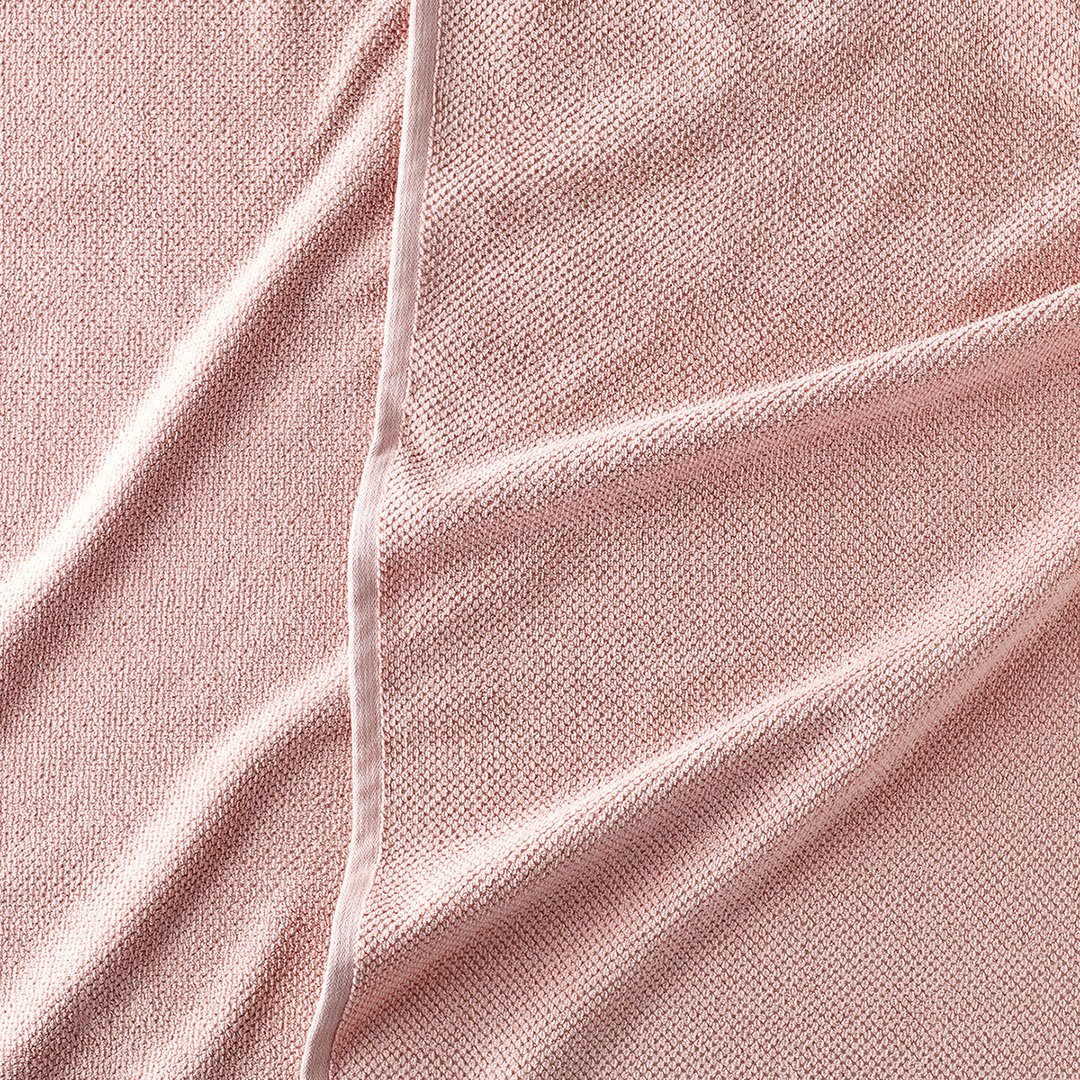 https://underthecanopy.com/cdn/shop/products/textured-organic-cotton-bath-towels-pink-detail_1200x.jpg?v=1687377231